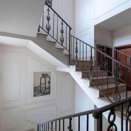 Via Del Corso Apartment Rom